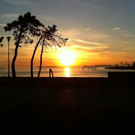 Lagoon View 公寓 *